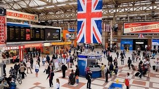 A Walk Through The London Victoria Station London England [upl. by Yhtamit]